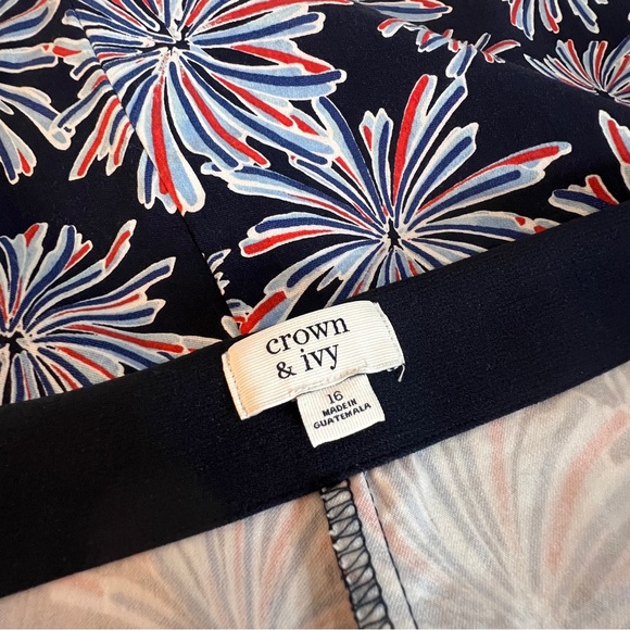 Crown & Ivy Casual Skort Navy with Red White Floral Print Womens Size 16 - Picture 5 of 12